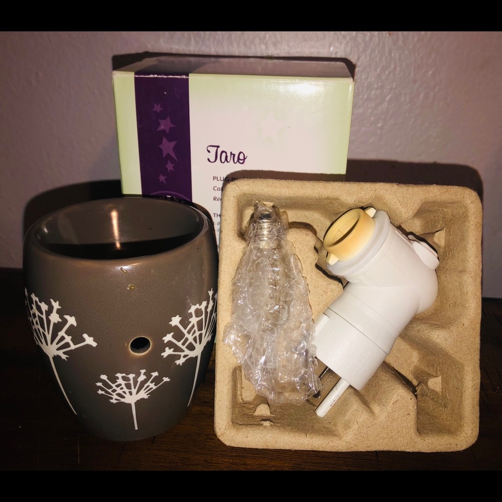 Taro Scentsy mini warmer